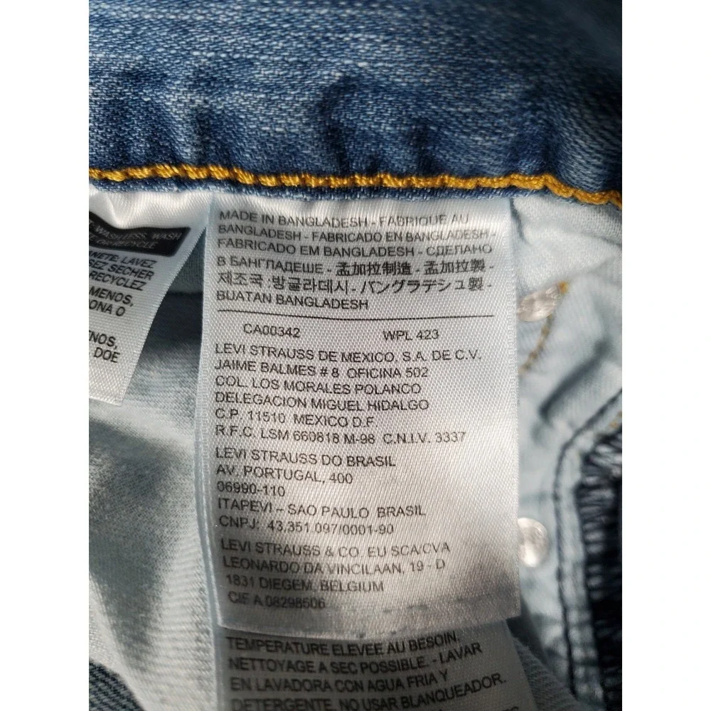 Levis pants have